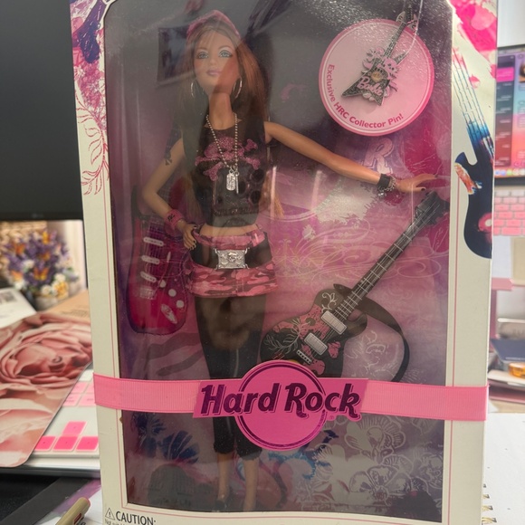 Hard Rock Cafe Pink Label Barbie - Picture 5 of 5